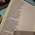 Bagsideteksten og forlagsinformationen fra bogen 'Den hemmelige liste' af Duncan Kyle, der opsummerer handlingen.