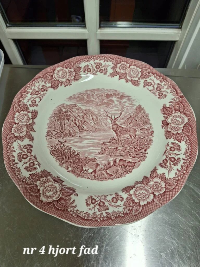 Engelsk rød fajance – hjortefad, 32,5 cm