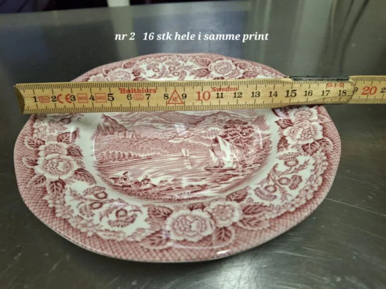 Engelsk red transferware tallerken – ca. 22 cm