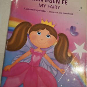 For- og bagside af 'Min egen fe' påklædningsbog. Forsiden viser en lyserød fe med krone.