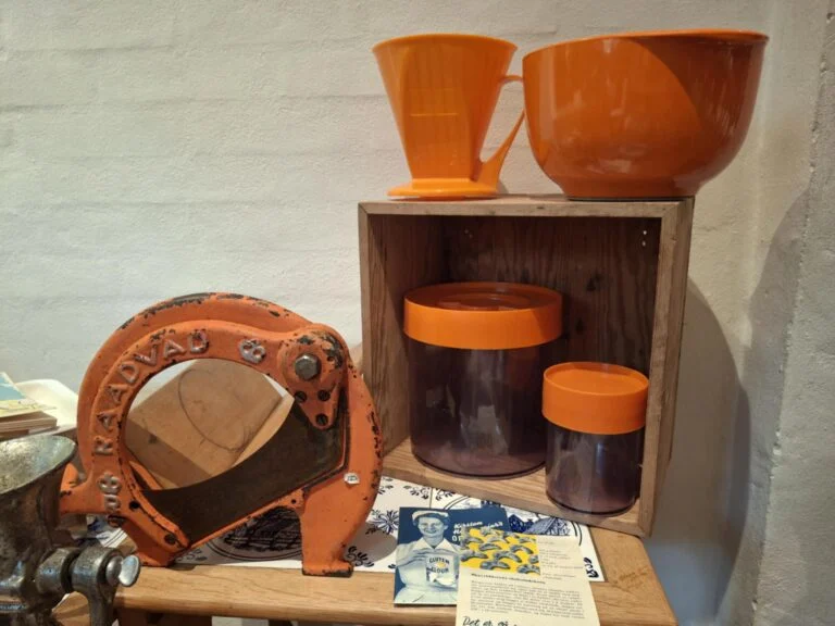 Retro kaffefilter – 70’ernes køkkenhygge i orange ☕️🧡
