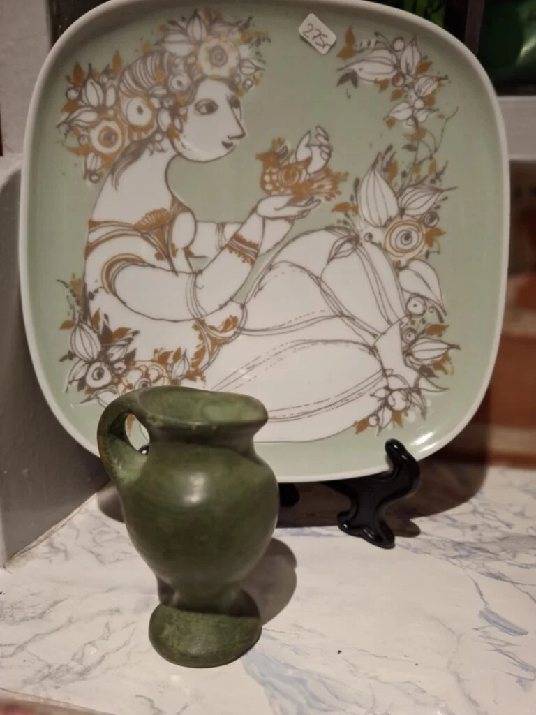 Bjørn Wiinblad platte med kvinde og fugl – 18,5 × 18,5 cm