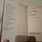 Titelblad og indholdsfortegnelse i bogen 'Papegøjebid og æselspark' af David Taylor.
