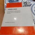 Indersiden af bogen 'UDEN ORD' af Poul Strøyer, som viser titel og forlag 'Branner og Korchs Forlag A/S' på en hvid side.