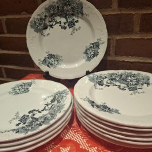 En nærbillede af Georg Jensen lyseholder 'Christmas Nordica's æske, der fremviser designet og navnet Maria Berntsen.