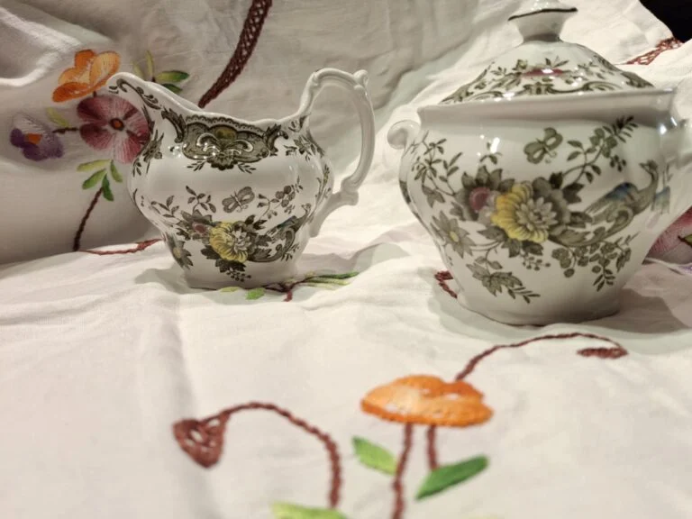 Engelsk porcelæn med fasan & blomster – flødekande og sukkerskål