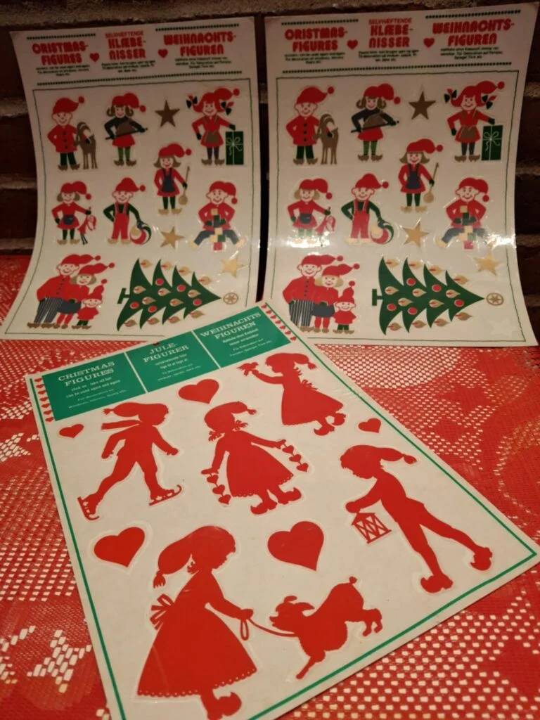 Vintage vindues-klistermærker – Selvklæbende nisser og julefigurer i ægte retro-stil