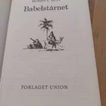 Titelblad af 'Babelstårnet' med kamel illustration