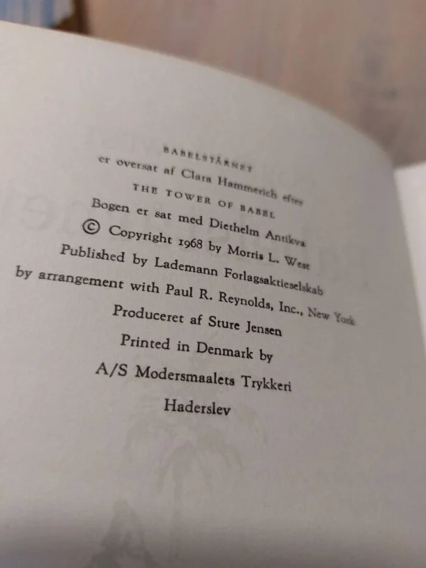 Kolofon i Babelstårnet med Clara Hammerich og copyrightåret 1968