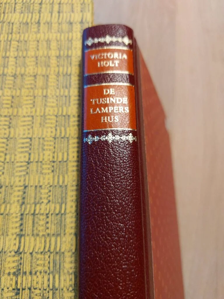 Victoria Holt – De Tusinde Lampers Hus