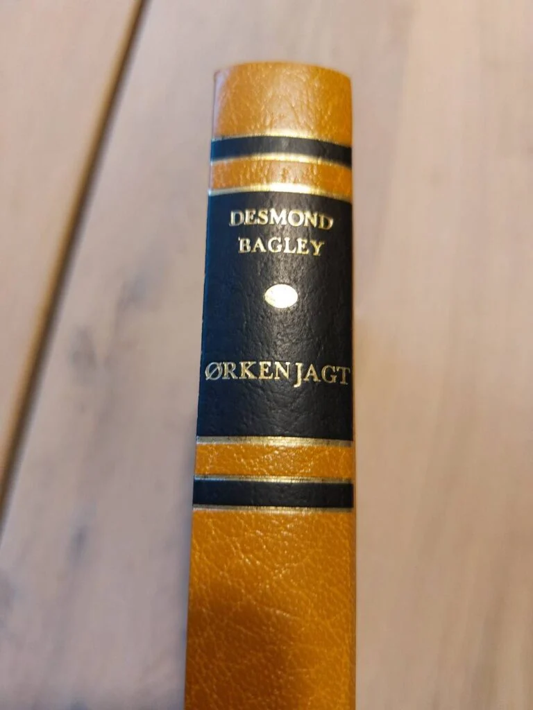 Ørkenjagt af Desmond Bagley – En spændende rejse