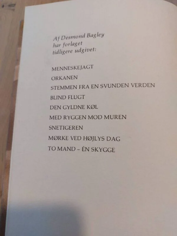 Side med liste over tidligere udgivelser af Desmond Bagley