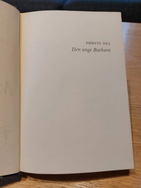 Side med teksten 'FØRSTE DEL Den unge Barbara'