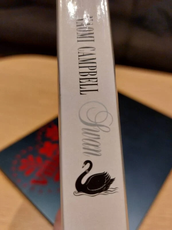 Bogryg med titel 'Swan' og sort svane på hvid baggrund