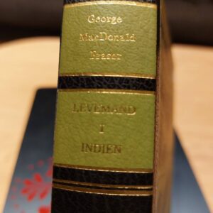 Bogryg af Levemand i Indien af George MacDonald Fraser, i mørkegrøn og guld design.