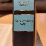 Bogryg med guldtekst, 'Elefanternes Sang'