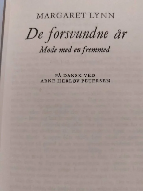 Titelblad af De Forsvundne År med oversætter