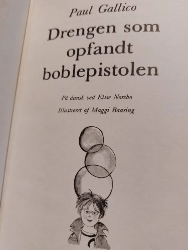 Titelblad med illustration af barn og bobler