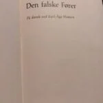 Inde i bogen Den falske Fører med information