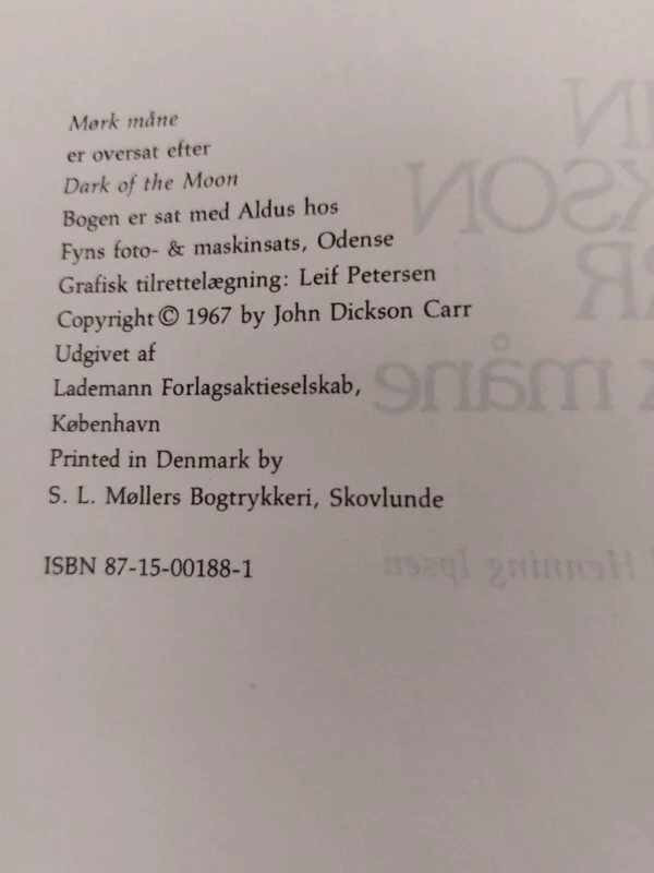 Titelblad med udgivelsesoplysninger om 'Mørk Måne'