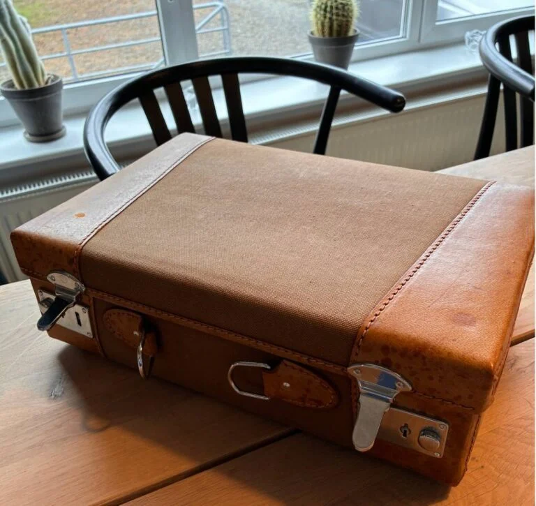 Vintage brun kuffert med patina