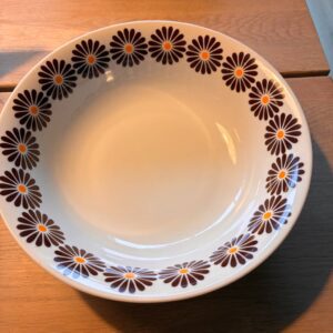 Retro serveringsskål fra Thun med brunt og gult blomstermønster