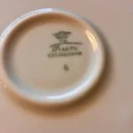 Thun porcelænsfad med mærkning på bunden
