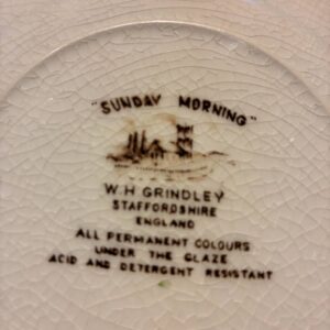 Bagside af W.H. Grindley tallerken med mærkat 'Sunday Morning'