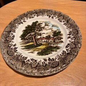 Tallerken fra W.H. Grindley med landligt motiv og blomstermønster