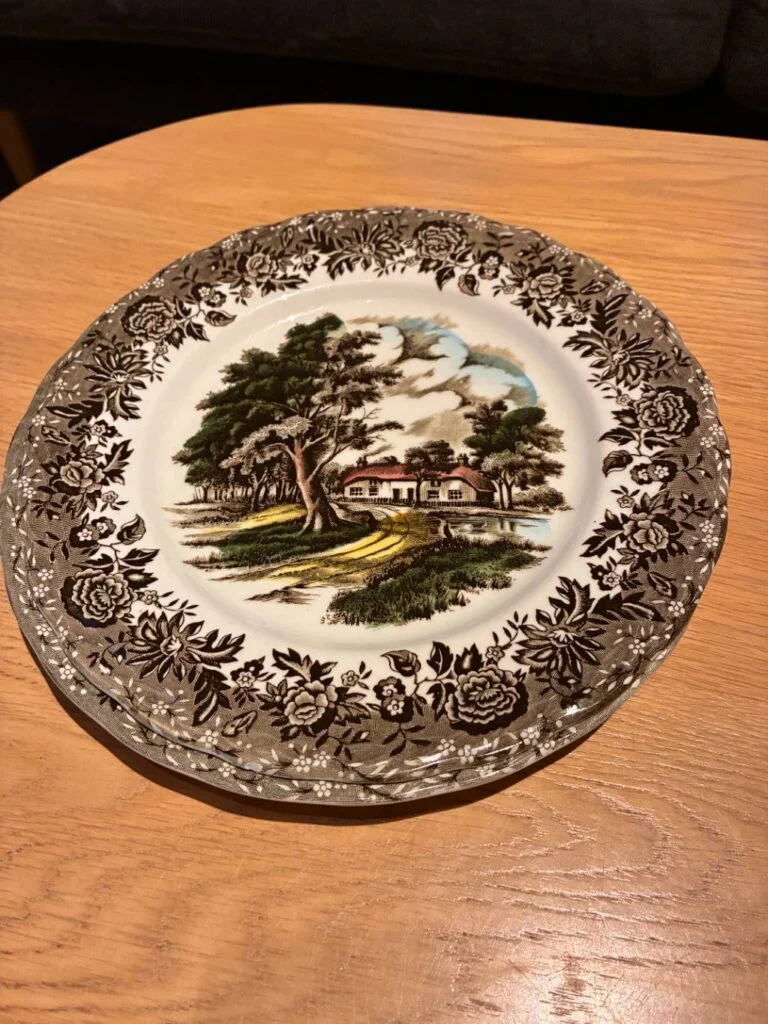 Dekorativ tallerken fra W.H. Grindley - 'Country Style'