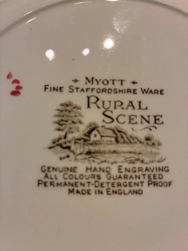 Bundstempel på Myott Rural Scene med teksten Myott, Fine Staffordshire Ware, Rural Scene og Made in England