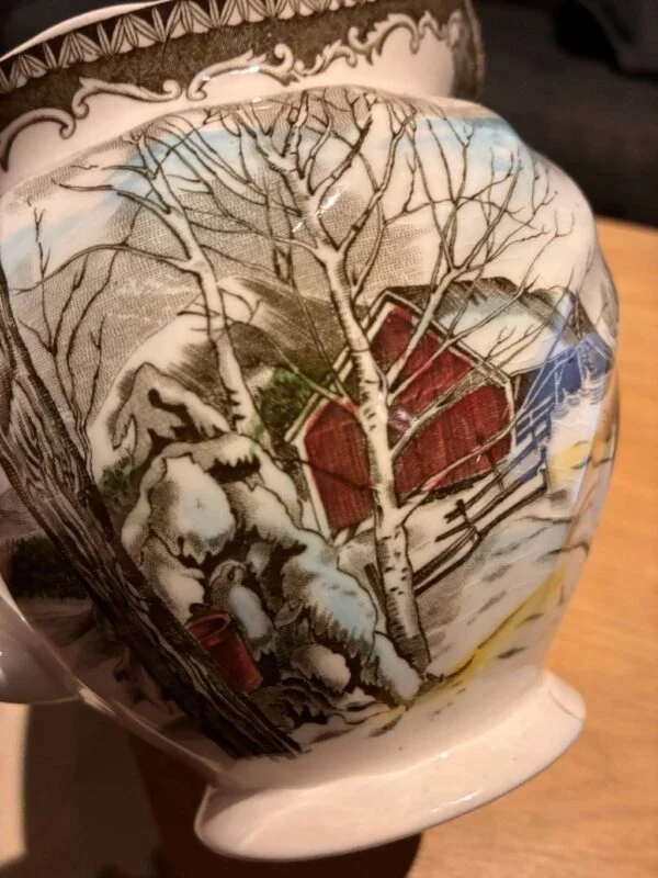 Detaljeret vintermotiv på Johnson Bros kande