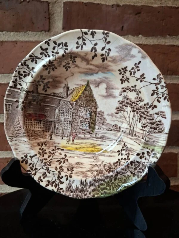 Morgenmadsskål med landsbyillustration og Dickens-motiv