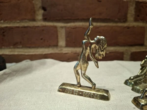 Messingfigur af jomfru, aug 23 - sept 22