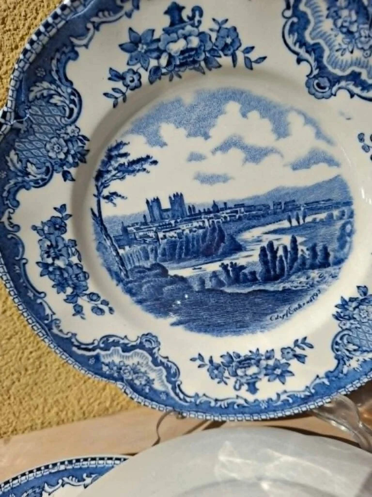 Blå og hvid kagetallerken fra Johnson Bros