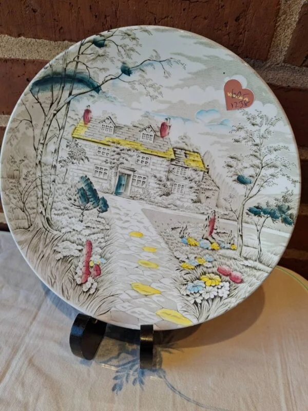Country Cottage frokosttallerken med detaljeret blomstermotiv