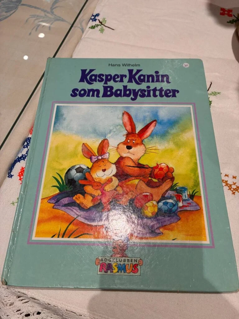 Kasper Kanin som Babysitter - Børnebog fra Bogklubben Rasmus