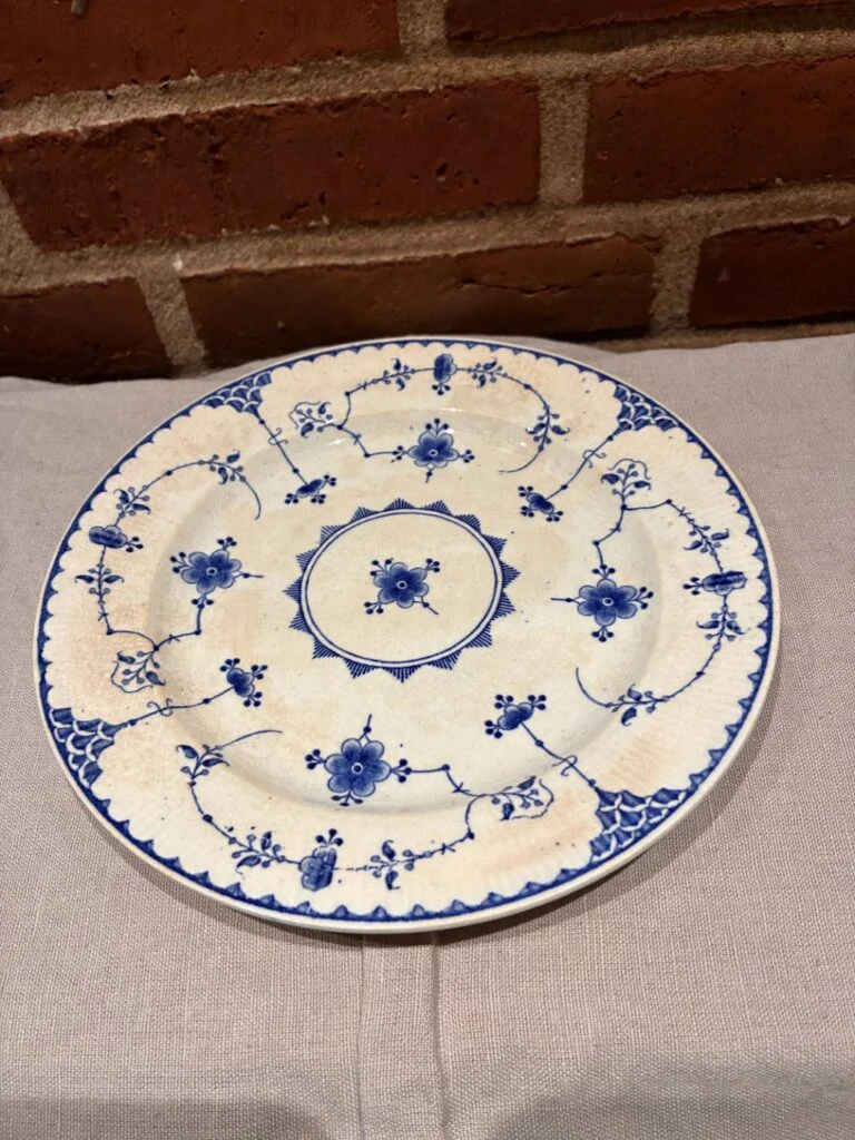 Blåblomstret frokosttallerken fra Gustavsberg, 21,5 cm