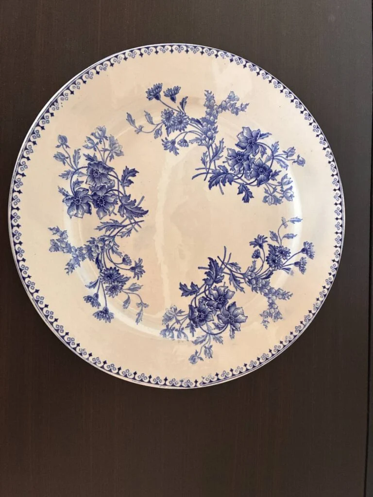 Sarreguemines Erik – middagstallerken med blå blomster, 24,5 cm