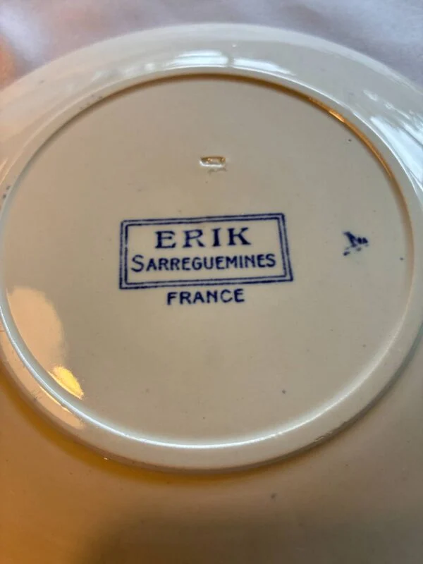 Bagside med Erik Sarreguemines stempel