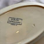 Stempel på bunden af Erik Sarreguemines fad