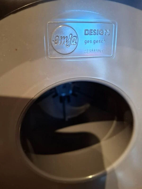 Emsa logo og designmærkning på krydderikarrusel