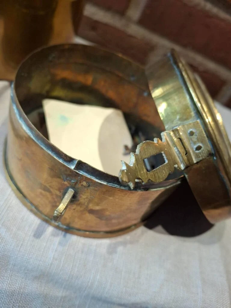 Vintage messingdåse med lås
