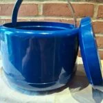 Åben is-spand med låg ved siden af fra Stelton