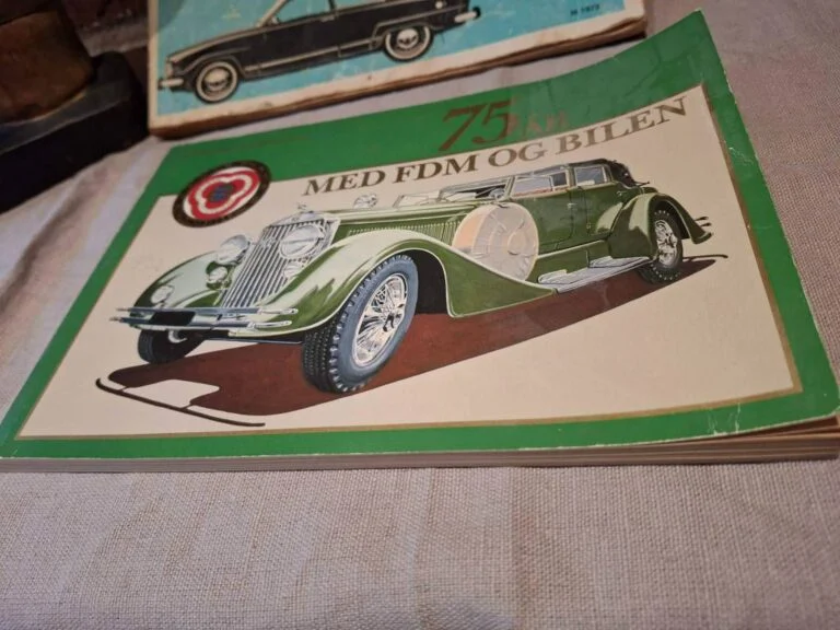 75 År Med FDM og Bilen - Vintage Bog