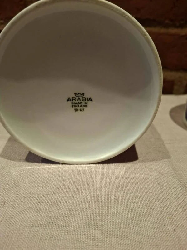 Stempel 'Made in Finland' på krukkebund