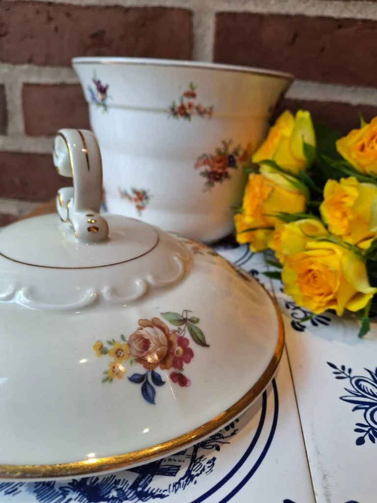 Urtepotte fra Grant med blomsterdekoration