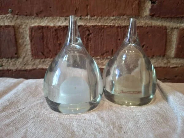 To Guzzini salt- og peberbøsser i glas