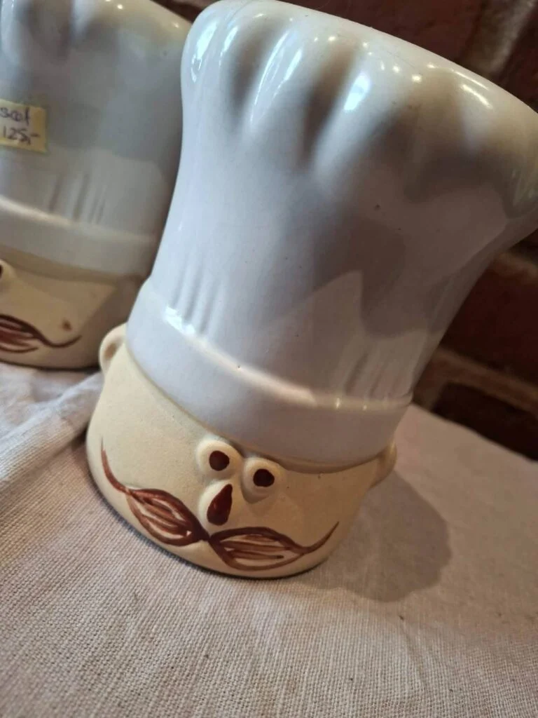 Charmerende salt- og pebersæt med kokkemotiv