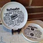 Retro rullepølsetallerken med opskrift og illustration